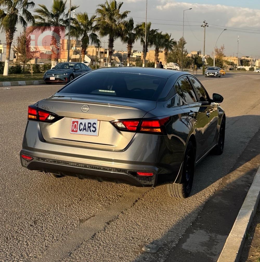 نيسان ألتيما